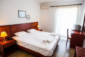 Three Stars Hotel