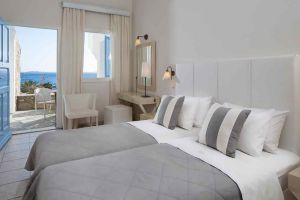 Manoula’s Beach Hotel