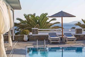 Manoula’s Beach Hotel