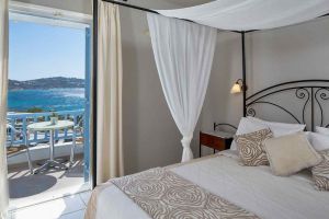 Manoula’s Beach Hotel
