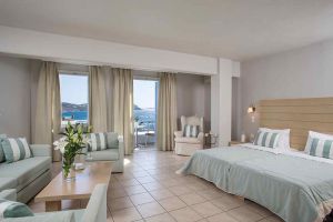 Manoula’s Beach Hotel