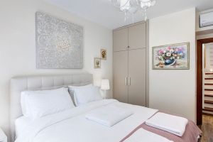 Artemisia Villa