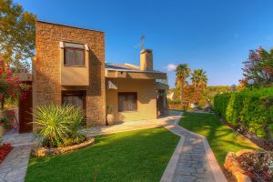 Artemisia Villa