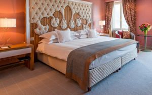 CARLTON HOTEL 
