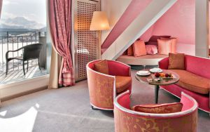 CARLTON HOTEL 